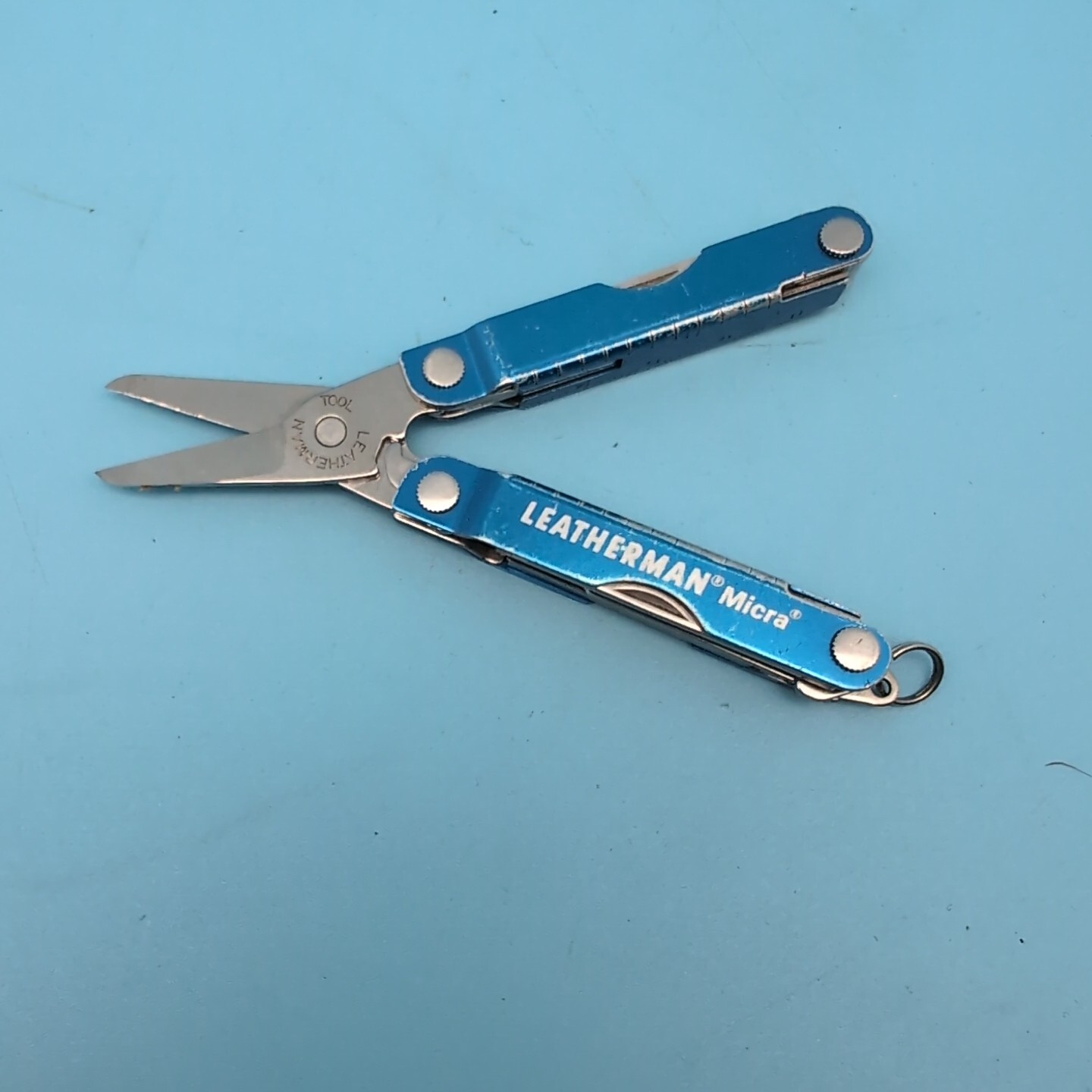 Leatherman MICRA Multi-Tool BLUE Scissors Knives Tweezers MORE Q68