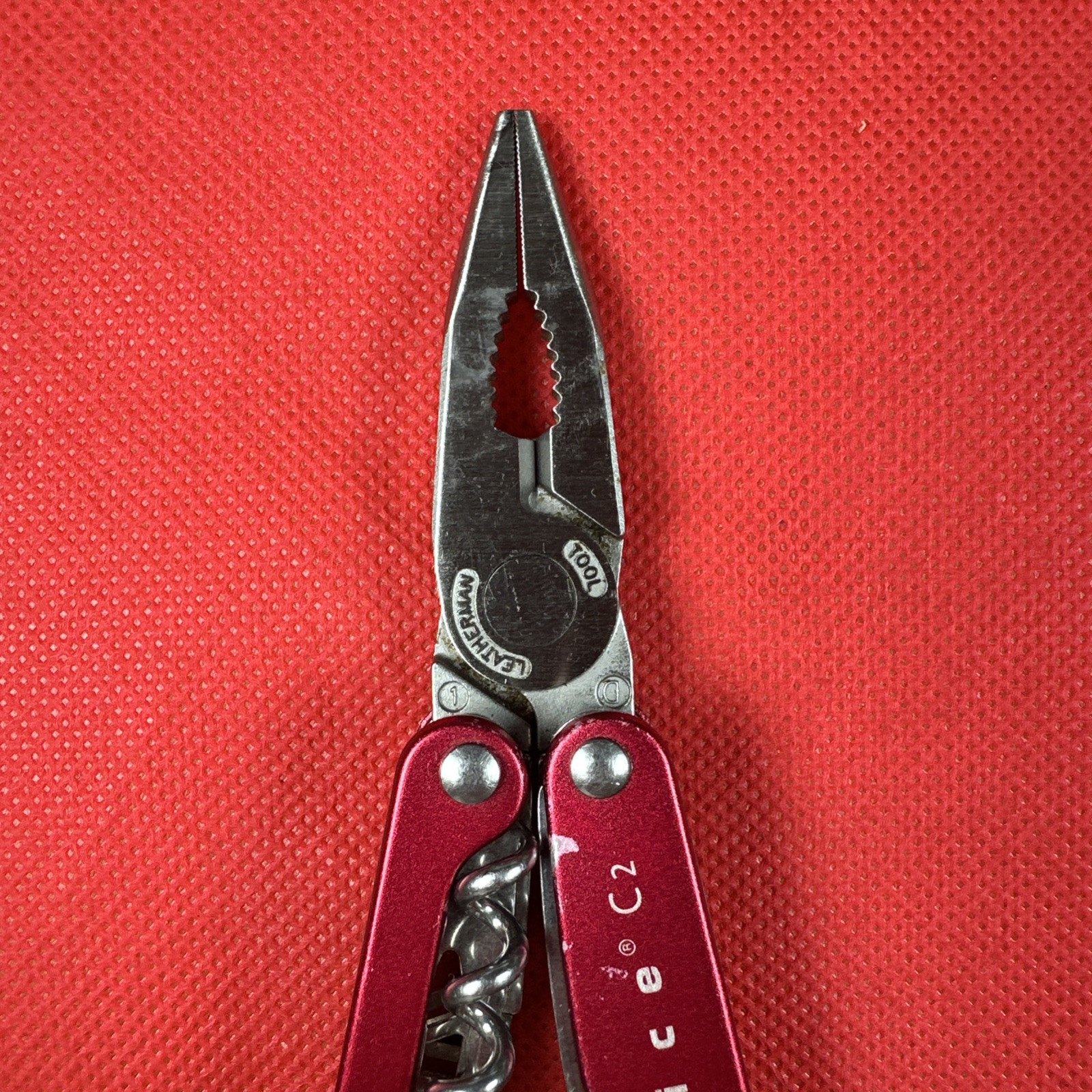 Retired Red Gen 1 Pat pending Leatherman Juice C2 Multitool + pouch.