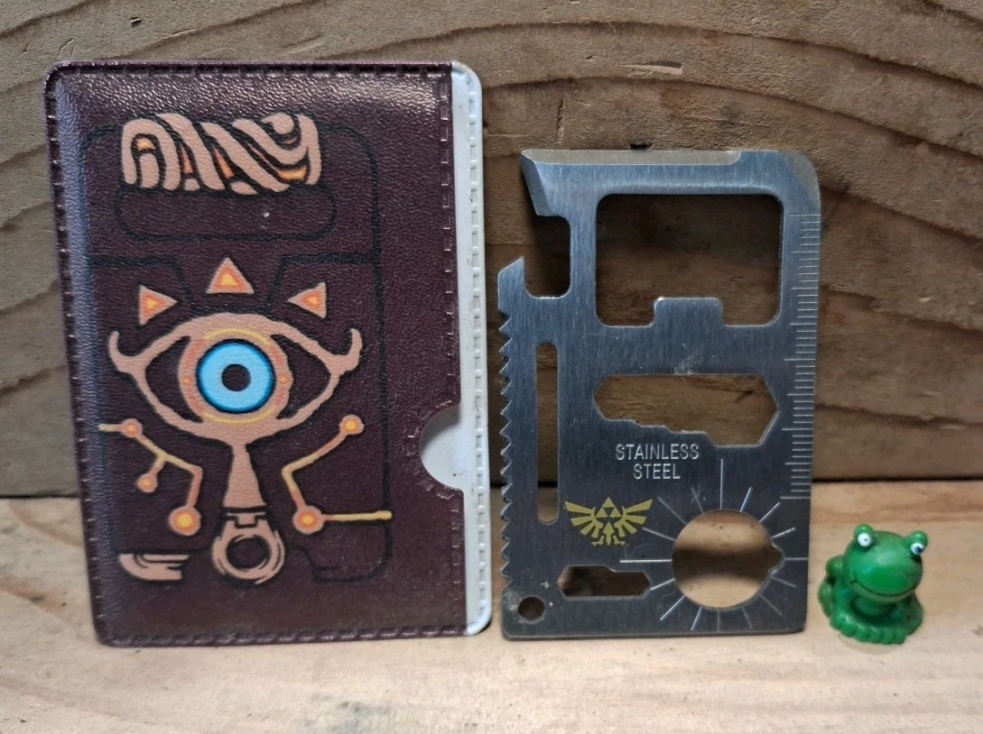 NINTENDO 2023 LEGEND OF ZELDA 11 in 1 POCKET MULTI-TOOL W/ HYLIAN SHIELD