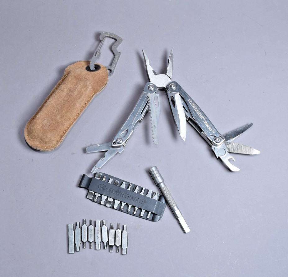 Leatherman Sidekick Multi-Tool, 2d bit kit, extender, Carabiner, leather pouch