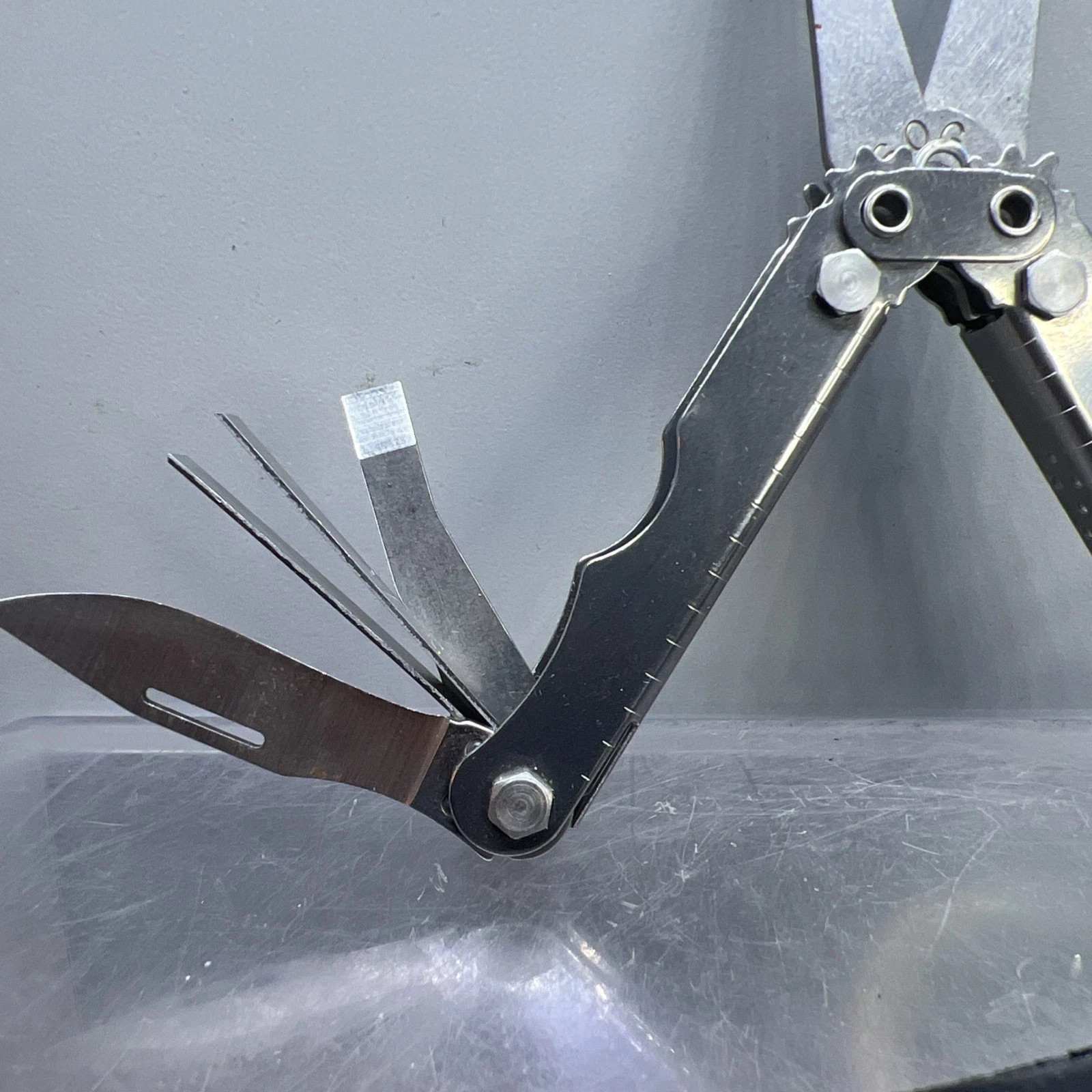 SOG Crosscut Multitool Knife! With man made plasti Leather Sheath! Never Used