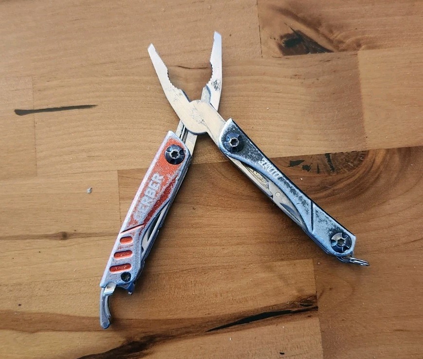 Gerber Dime Red – 9 Functions(USA) – Good Condition, Free Shipping – 666
