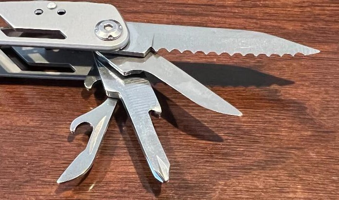 High Quality Multi Tool Pliers 24 in 1 portable (multitool pocketknife knife)