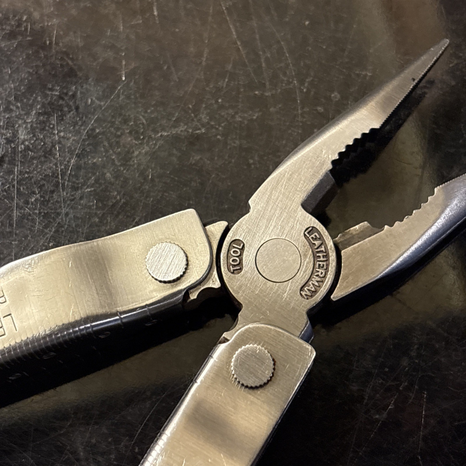 Vintage LEATHERMAN Super TOOL 200 Multi Tool! 03/04 Date Stamp! NICE with sheath