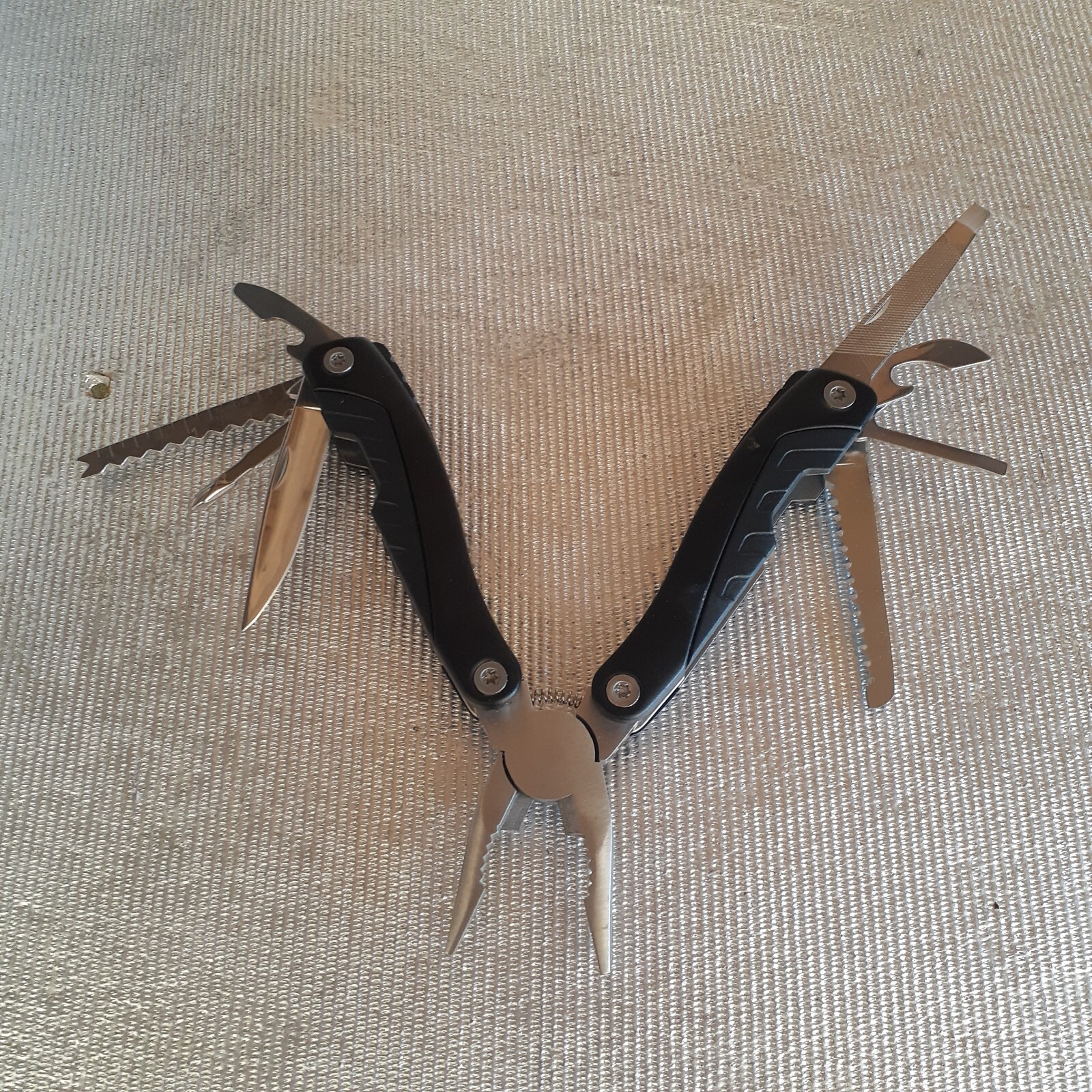 Multi-tool All in One Pliers Bottle Opener Flat & Phillips Screwdriver Saw Knife
