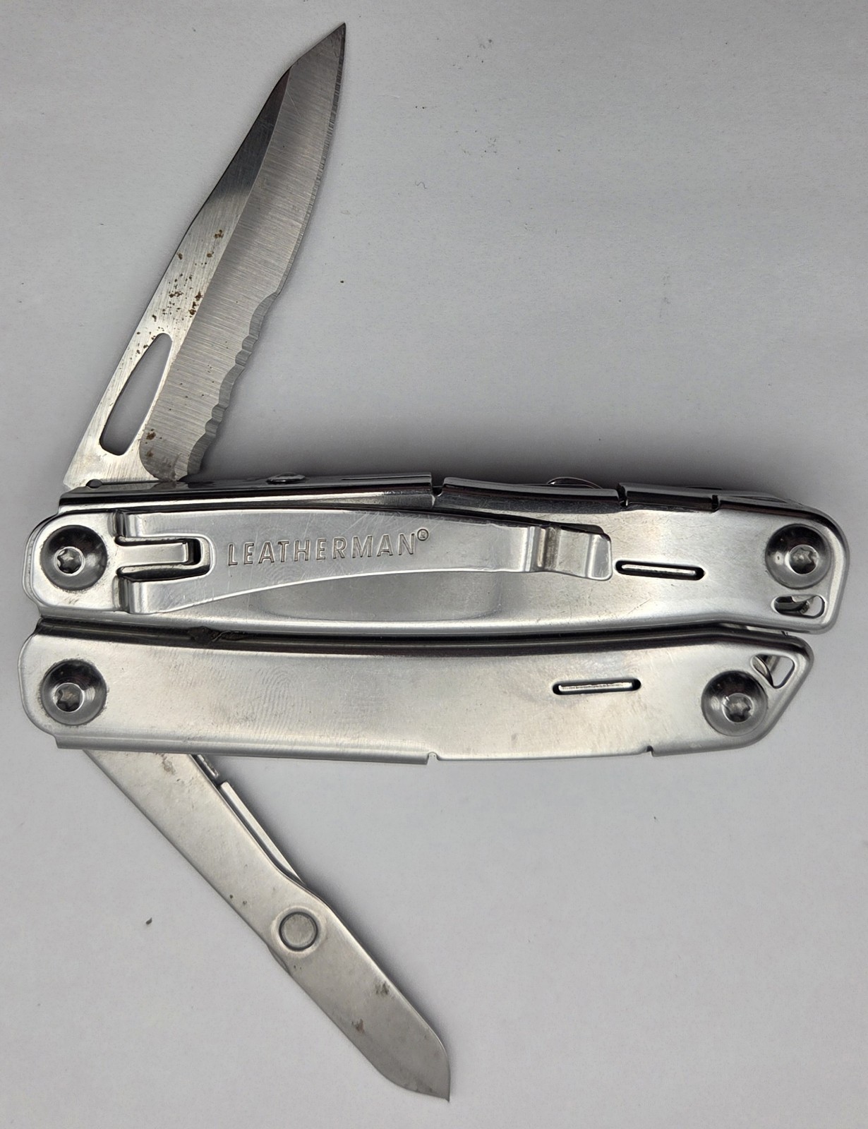 Leatherman Wingman Multi Tool Stainless Steel Made in USA Silver w moneyClip L10