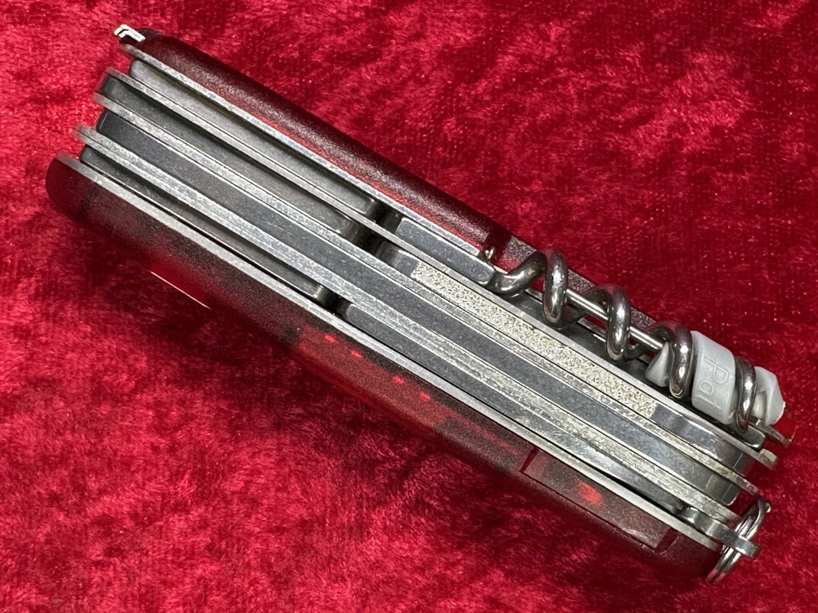 Victorinox Voyager Lite Ruby Red Transparent Swiss Army Knife 91mm 17 Tool (693)