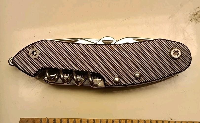 REALTREE MULTI TOOL Knife Saw Corkscrew scissors Phillips & Flathead