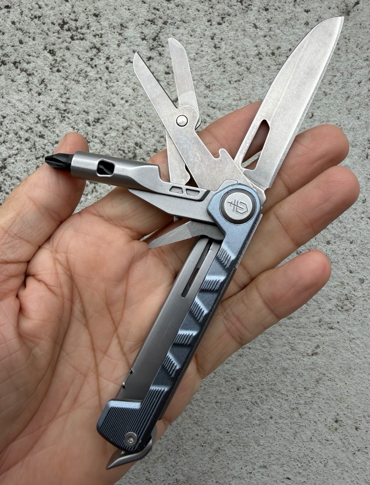 GERBER GEAR ARMBAR DRIVE 8-IN-1 MULTI-TOOL URBAN BLUE 31-003704, EXCELLENT!