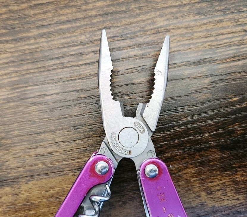 RARE Leatherman Juice XE6 Purple Thunder Pliers Multitool- Great Condition D71