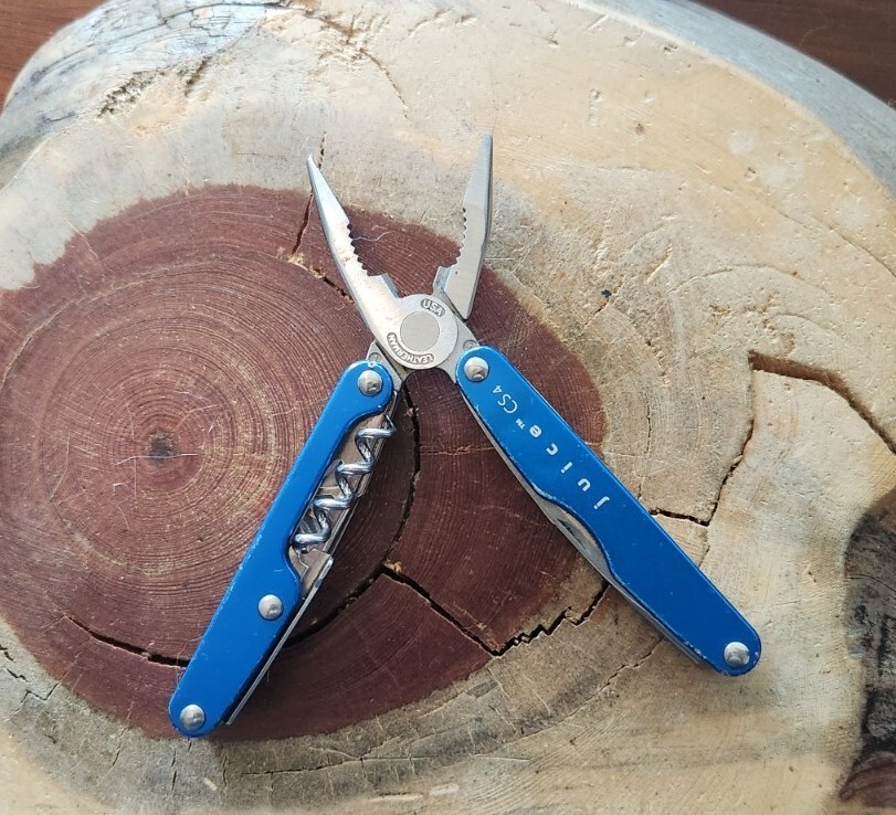 Leatherman Juice CS4 Blue – Pliers Blade Corkscrew – Great W85