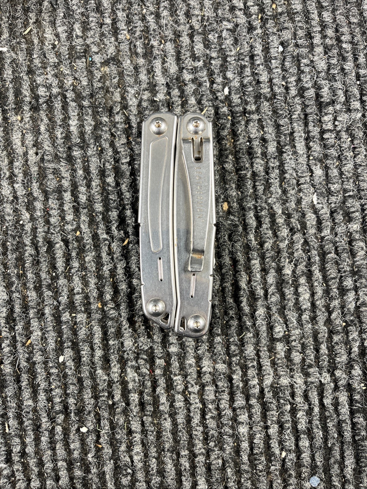 Leatherman Wingman Multitool with 14 tools Needle Nose pliers, wire cutter (035)
