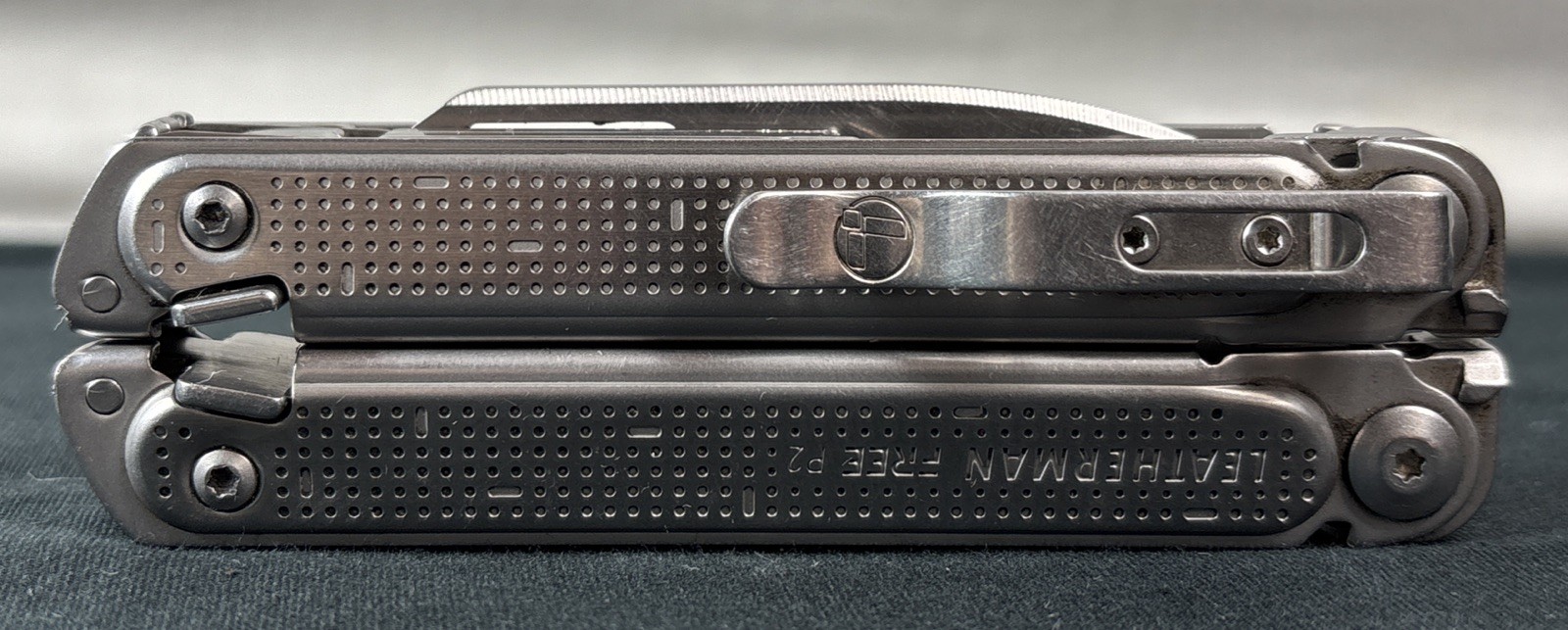 Leatherman Free P2 Multitool (READ)