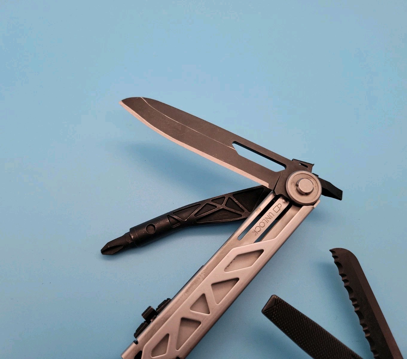Gerber Center Drive Multi-Tool w/Sheath – Black/Silver – Pliers, Knife – USA