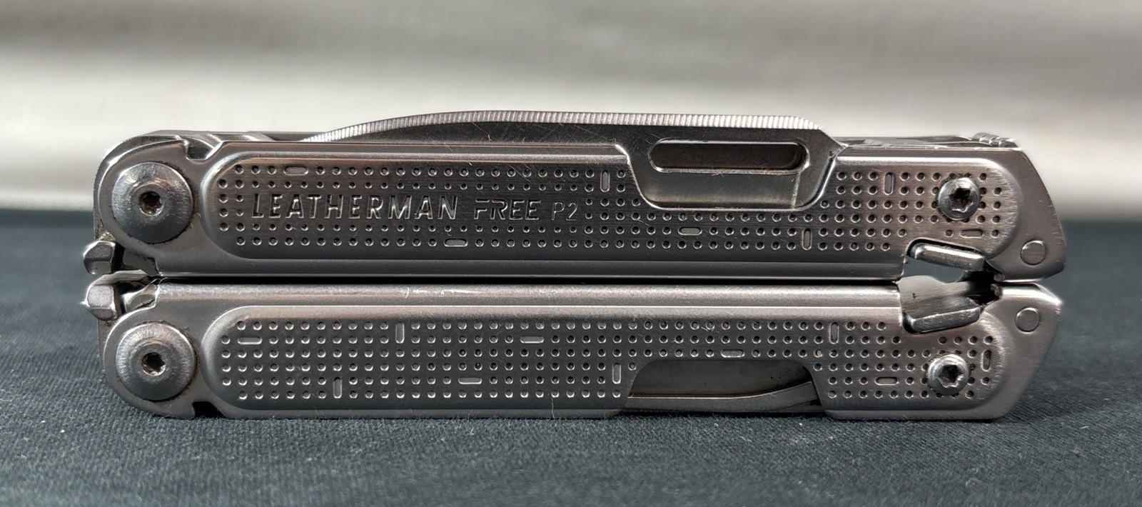 Leatherman Free P2 Multitool (READ)