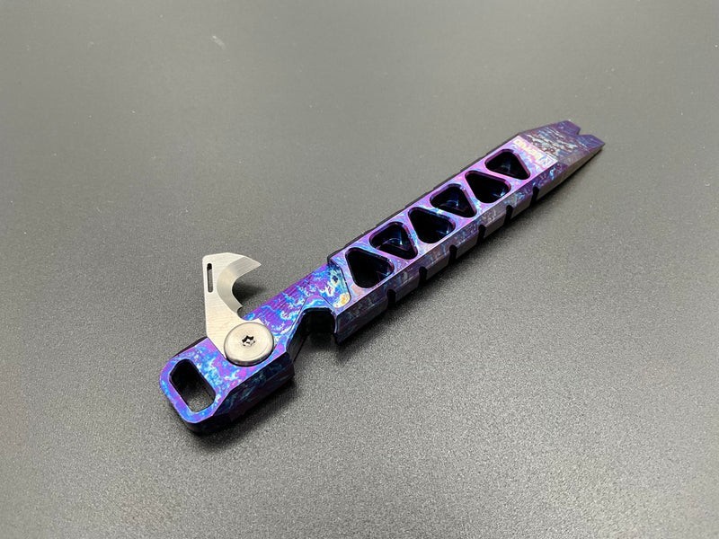 Ketuo Prybar Cutter Lightning Anodized Titanium With Integrated Belt/Cord Cutter