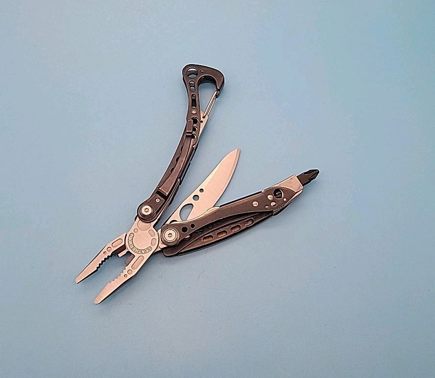 Leatherman Skeletool CX Multi-Tool – Plain Edge 154CM Blade – Driver Bits