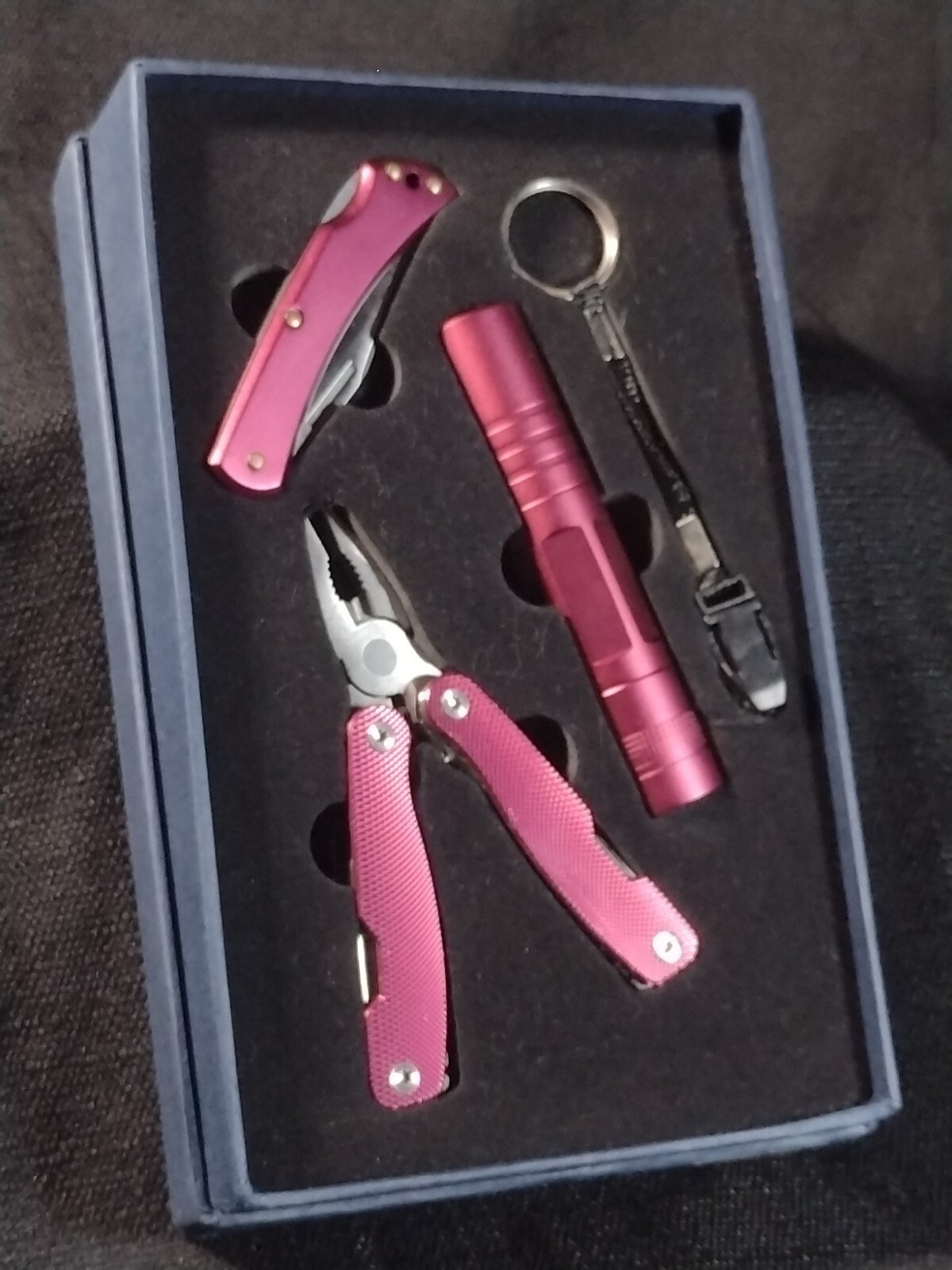 Pink Multi Tool Gift Kit With Flashlight And Knife!! – Vibrant pink – Old Stock!