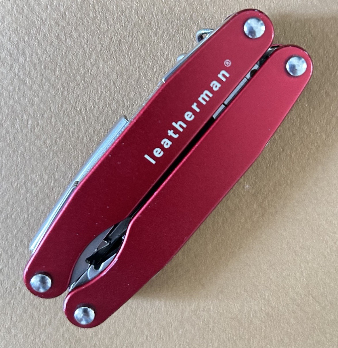 Leatherman Juice C2 Red Multi Tool Pocket Knife Corkscrew Compact EDC Retired