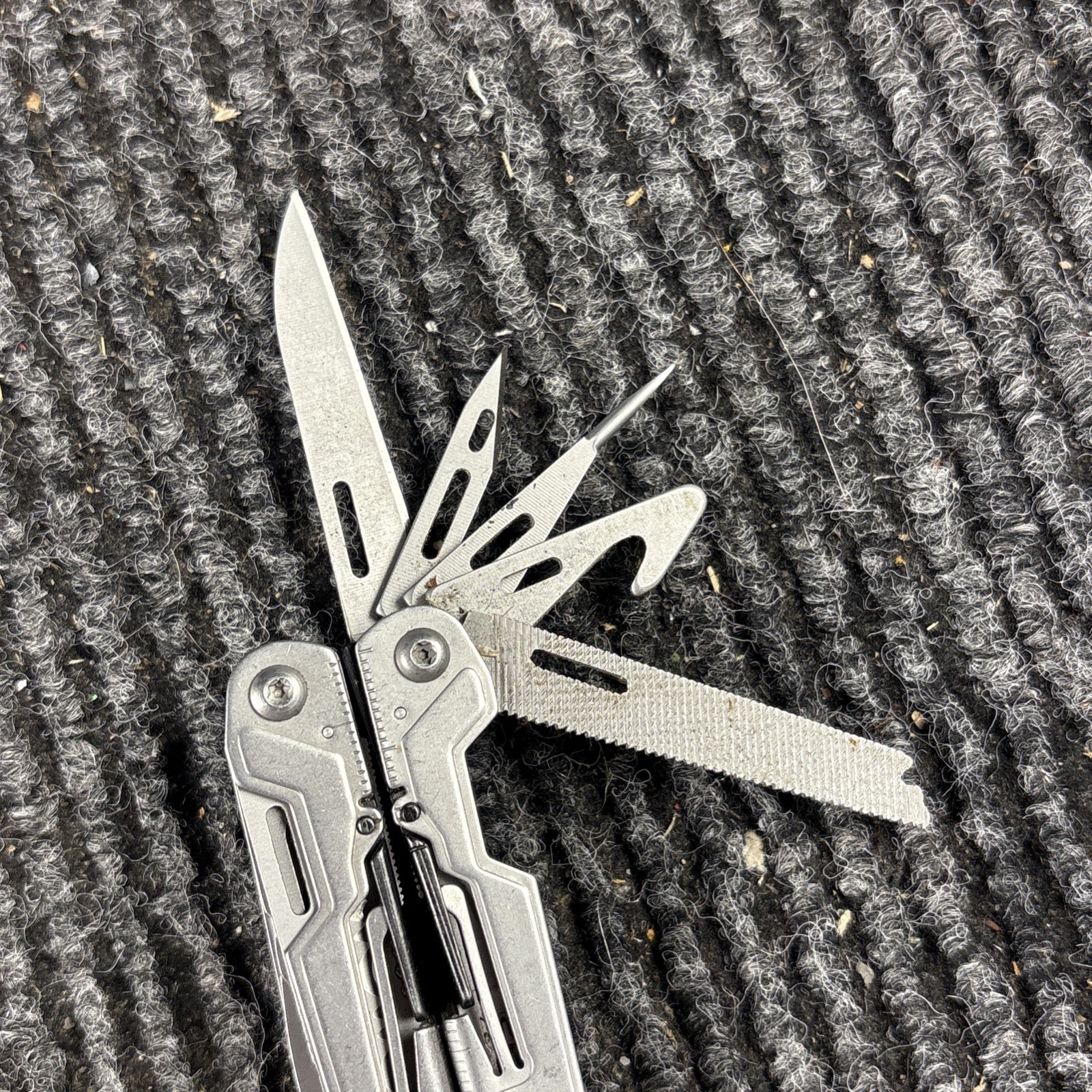 SOG POWER PINT MULTI TOOL PLIERS KNIFE SMALL (410)