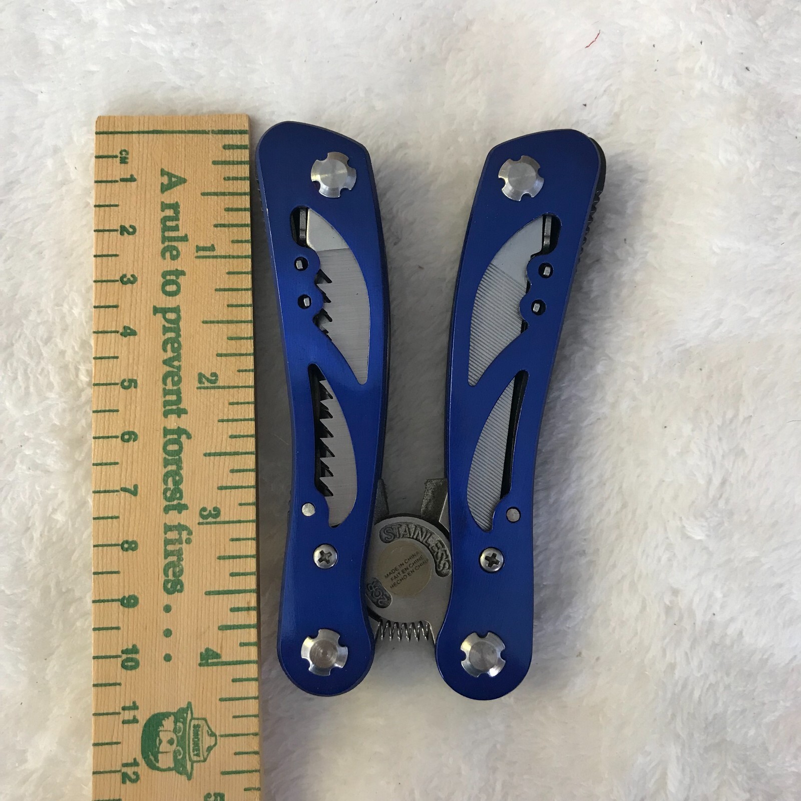 Avon All- purpose Multi-tool -2012- 9 tools in one