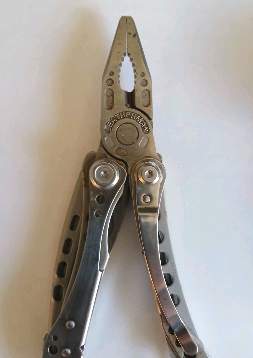 Leatherman Skeletool Topo Multi-Tool ! WITH SHEATH case !