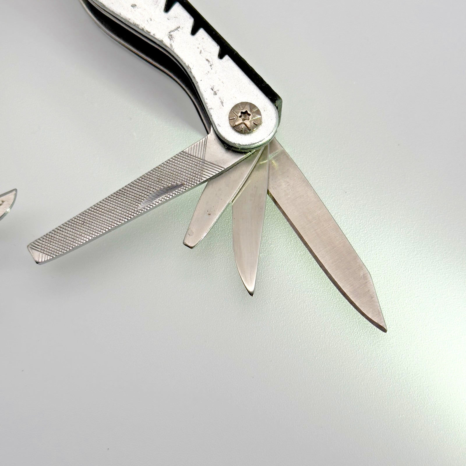 Pocket Multi-Tool Pliers Knife Saw Screwdriver File EDC Everyday Carry Silver