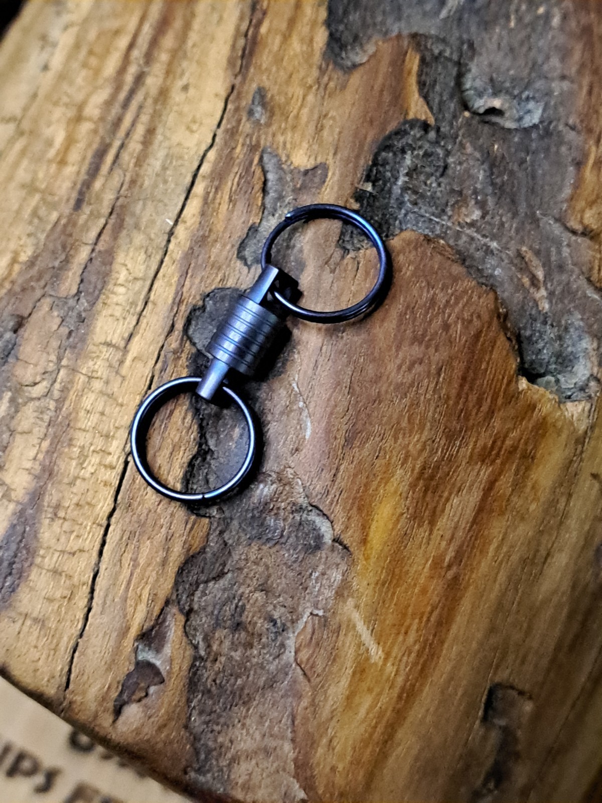 Pro Mini Series Anodized Titanium Swivel With 15mm Titanium Keyrings