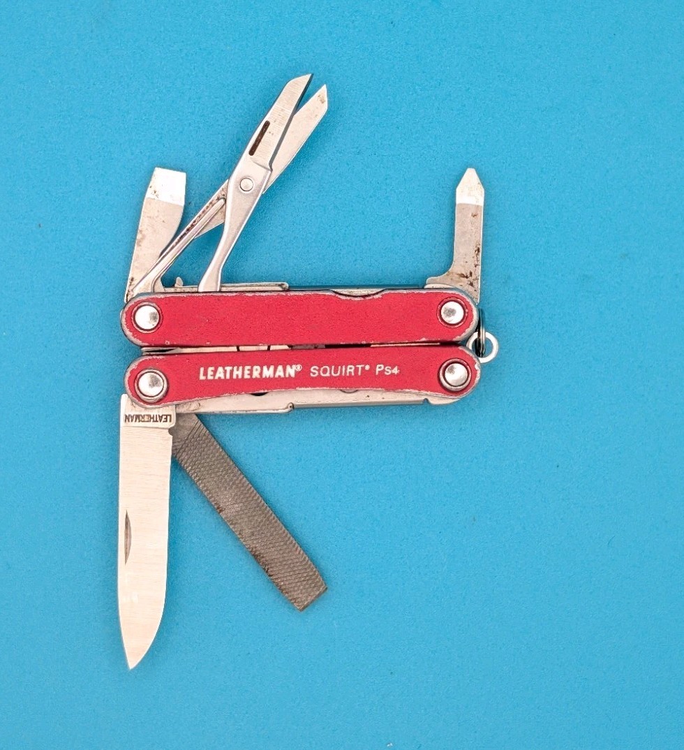Leatherman SQUIRT PS4 Multi-Tool! *BROKEN PLIERS*