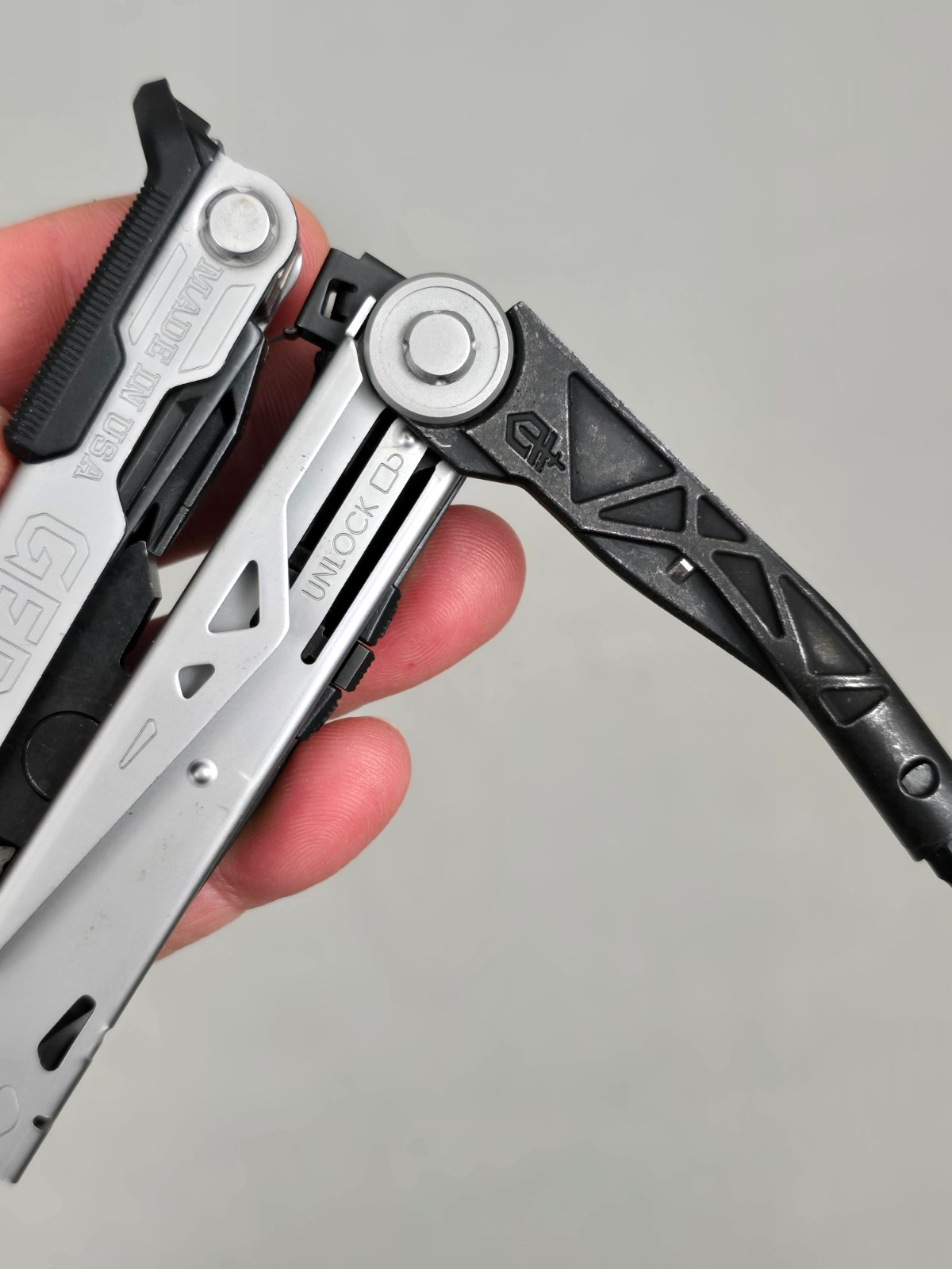 GERGER MADE IN USA Center Drive Multi-Tool w/Deployable Pliers and MOLLE Sheath