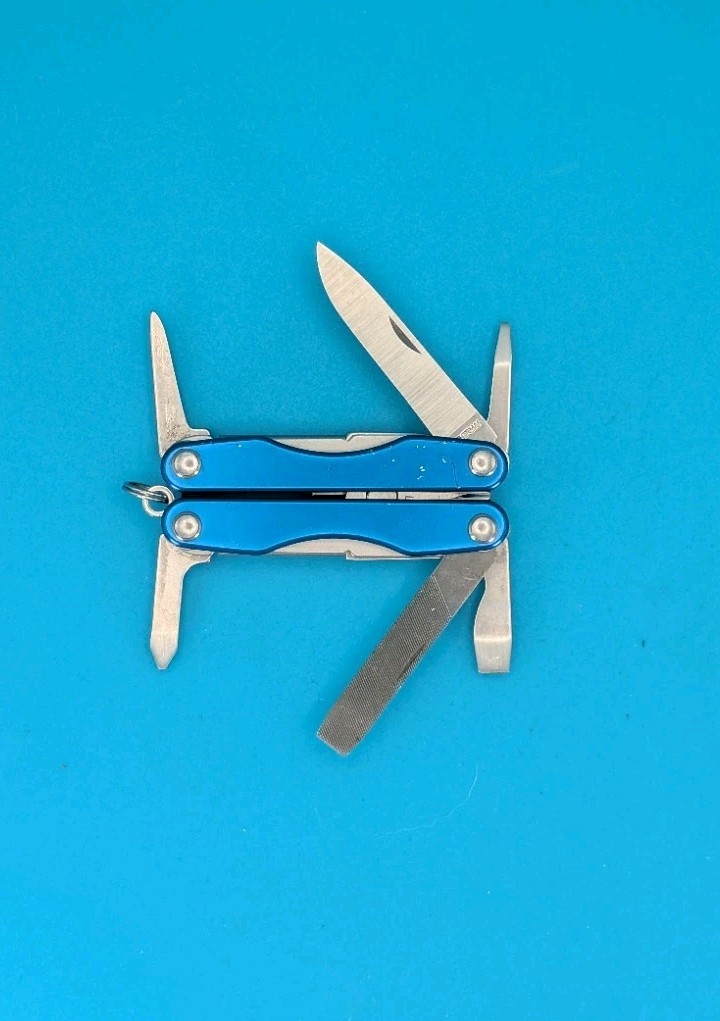 Leatherman Squirt P4 Multi-Tool, Key Ring, Retired, BLUE!