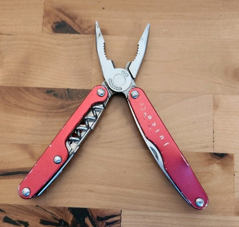 Leatherman Juice C2 Multi Tool Inferno Red Retired Vintage Preowned – Great U9