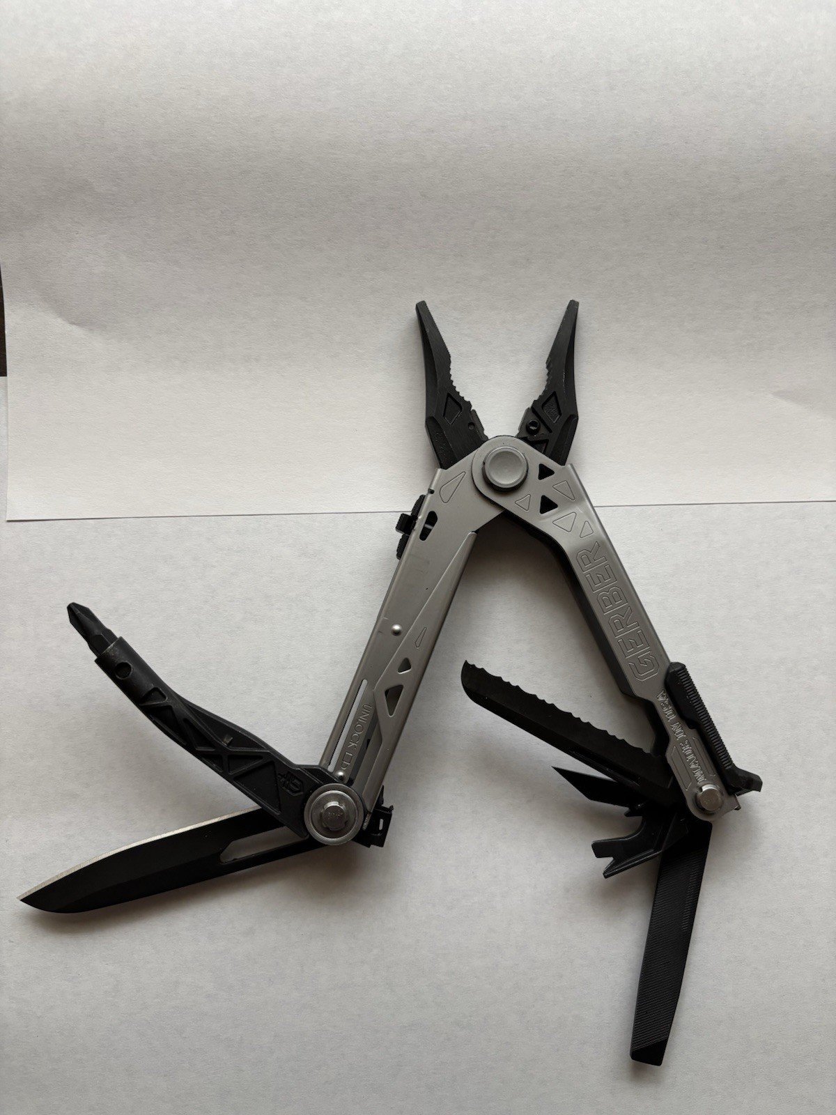 Gerber Center-Drive Multi-Tool Silver-Black with Sheath