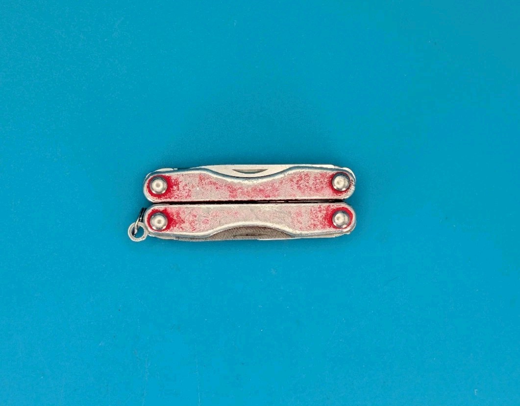 Leatherman Squirt P4 Multi-Tool, Key Ring, Retired, RED! USED/FAIR