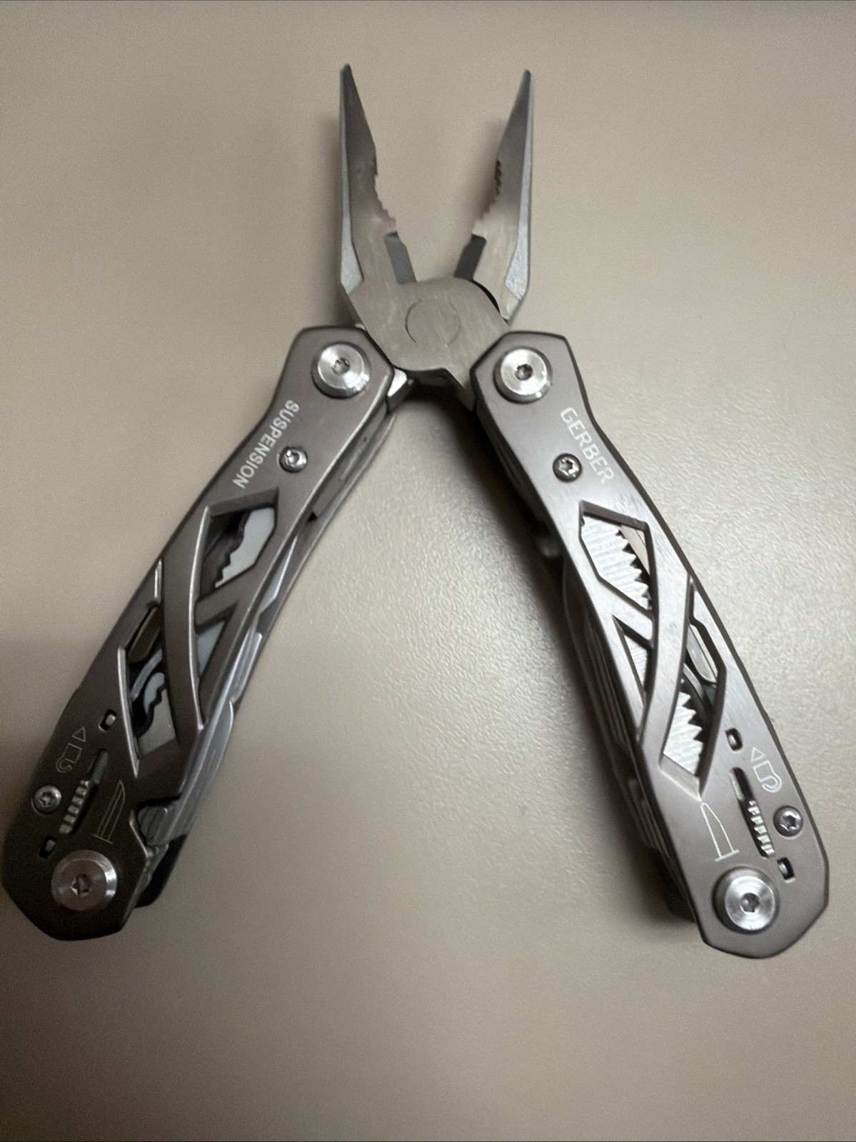 Gerber Suspension Multi-Tool 12-FUNCTION with Sheath Pliers Knife Scissors