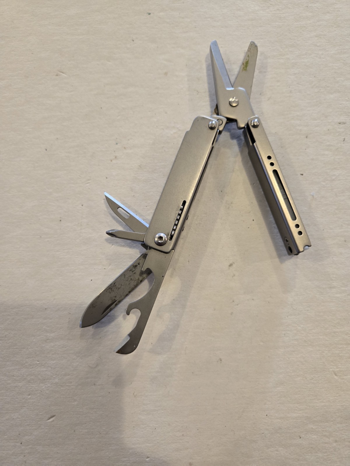 ROXON M3 14 in 1 Mini Multitool, Silver – (TSA Confiscated)