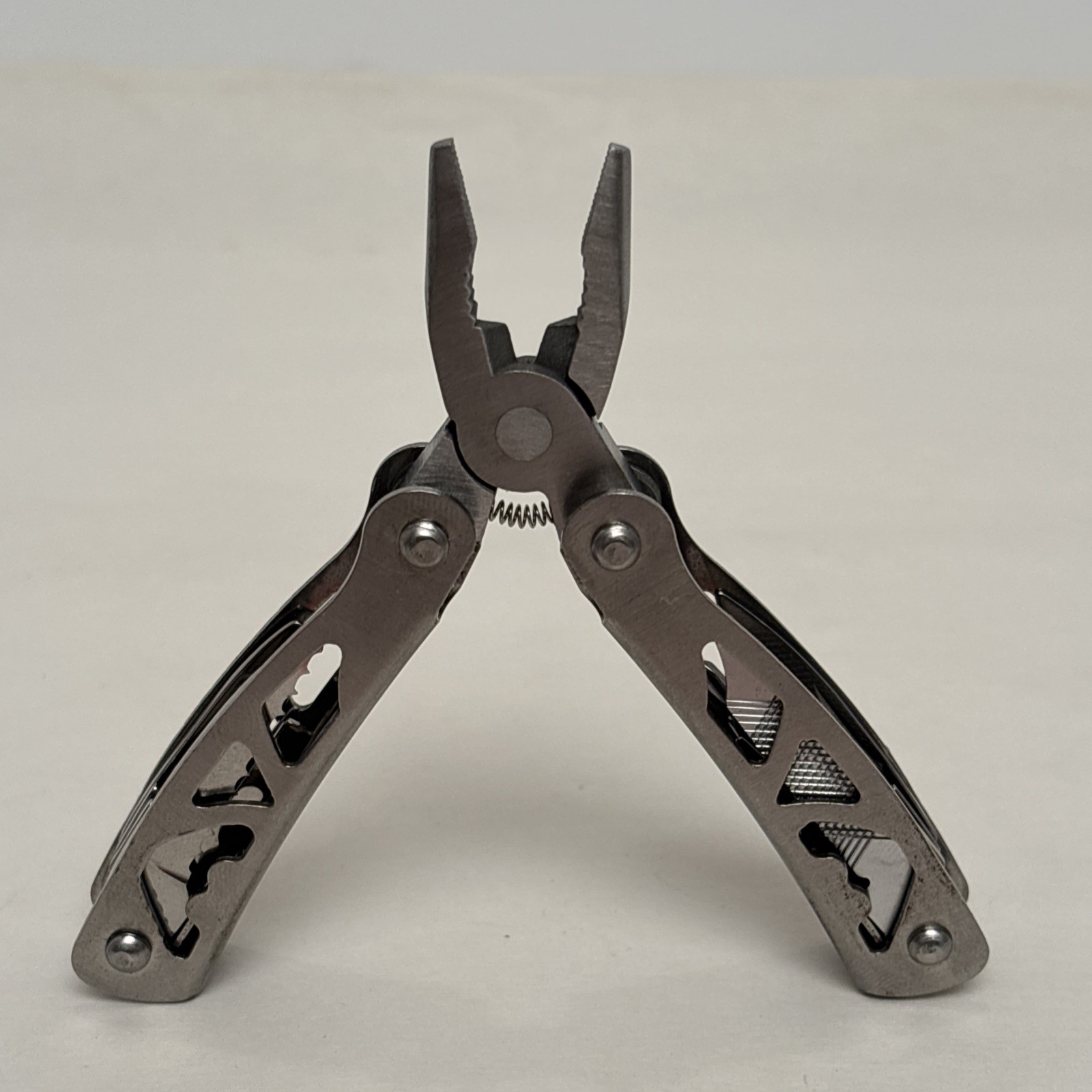 Steel Plier Multi-Tool 10 in 1 Unbranded Silver Hunt Camp Fish Car Boat Tool box