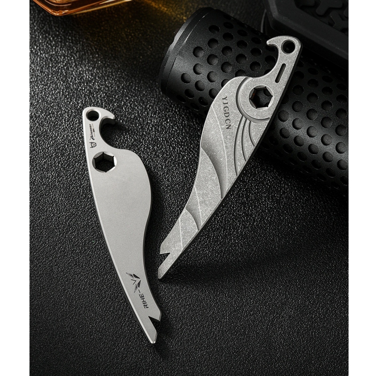 Titanium Alloy EDC Mini Pry Bar Multi Tool Outdoor Survival Gear Seahorse Shape