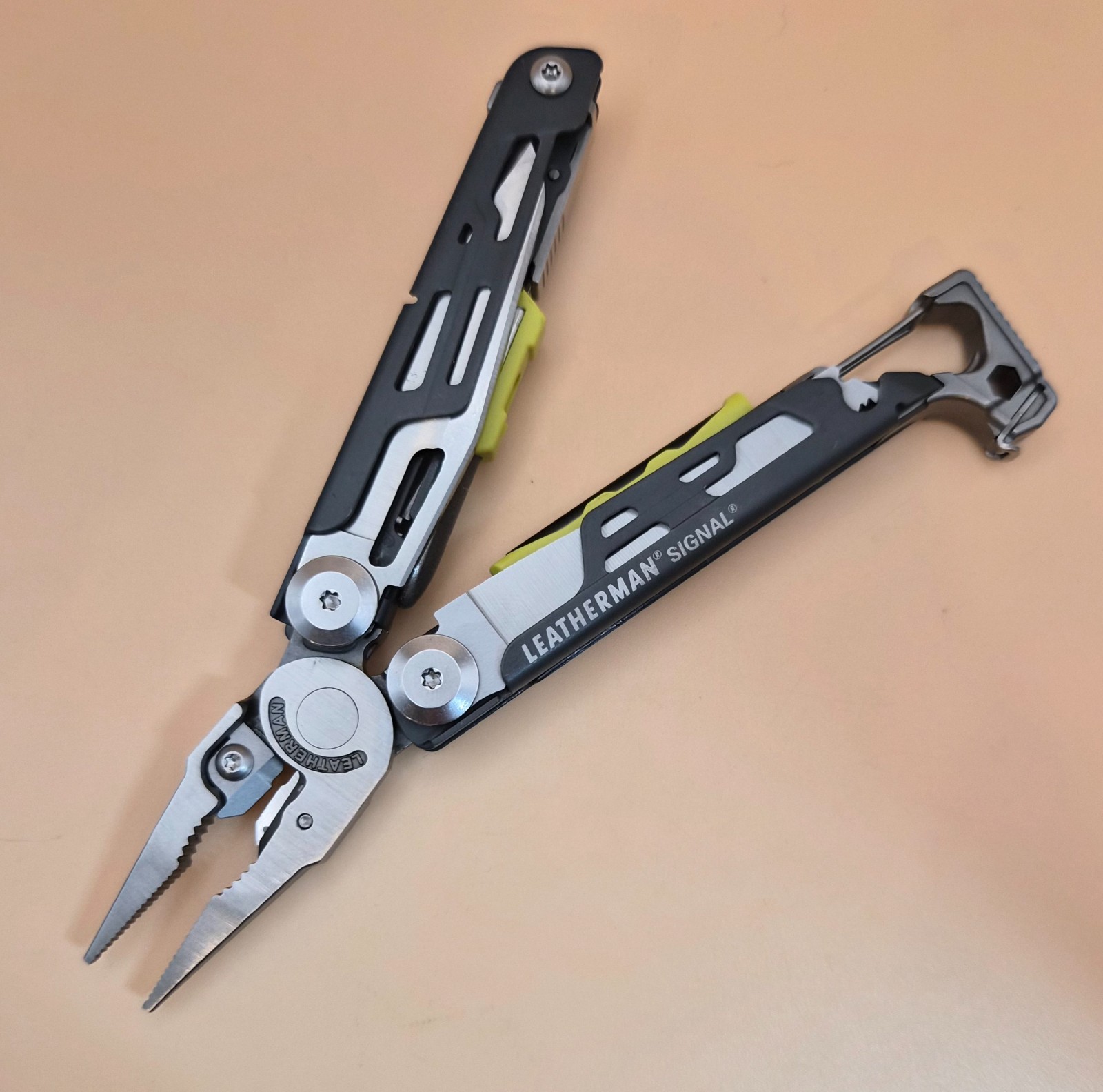 Leatherman SIGNAL Multi-Tool Gray Good Condition (002)