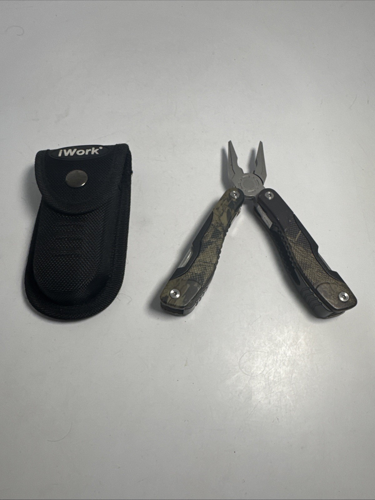 Olympia Tools IWork 12 in 1 Multi-tool Camouflage Clean + Belt Pouch Knife Blade
