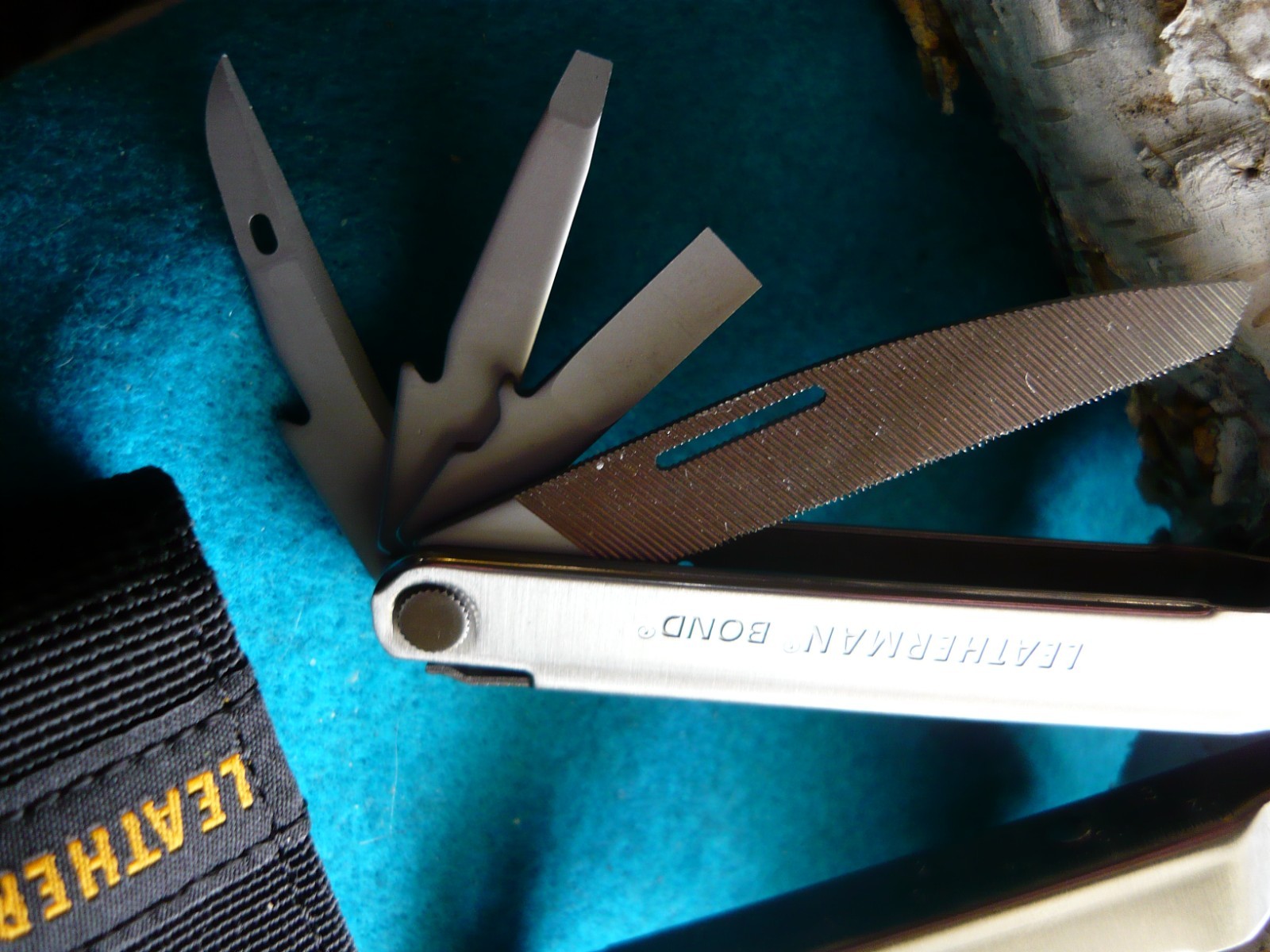 NEW Leatherman 832935 BOND Multi-Tool 14 Tools Stainless Steel With Nylon Sheath
