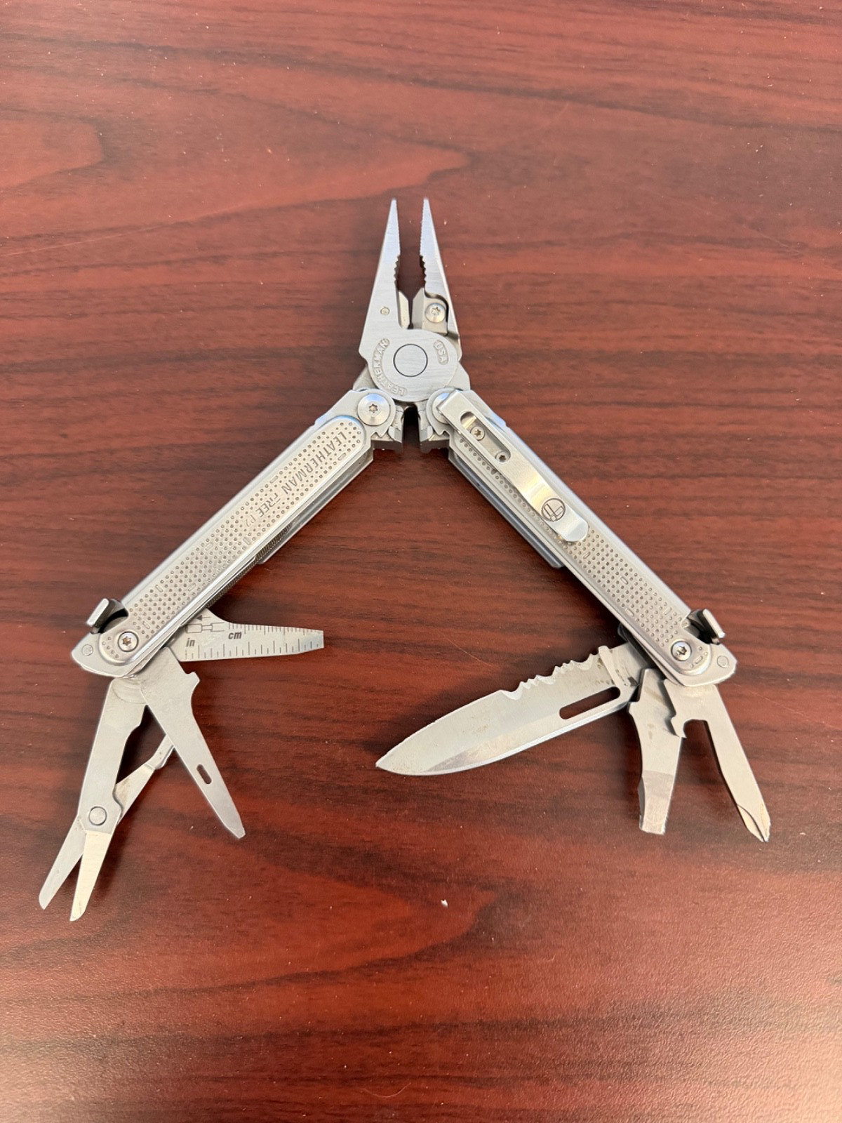 Leatherman FREE P2 Multitool with Magnetic Locking – 832636