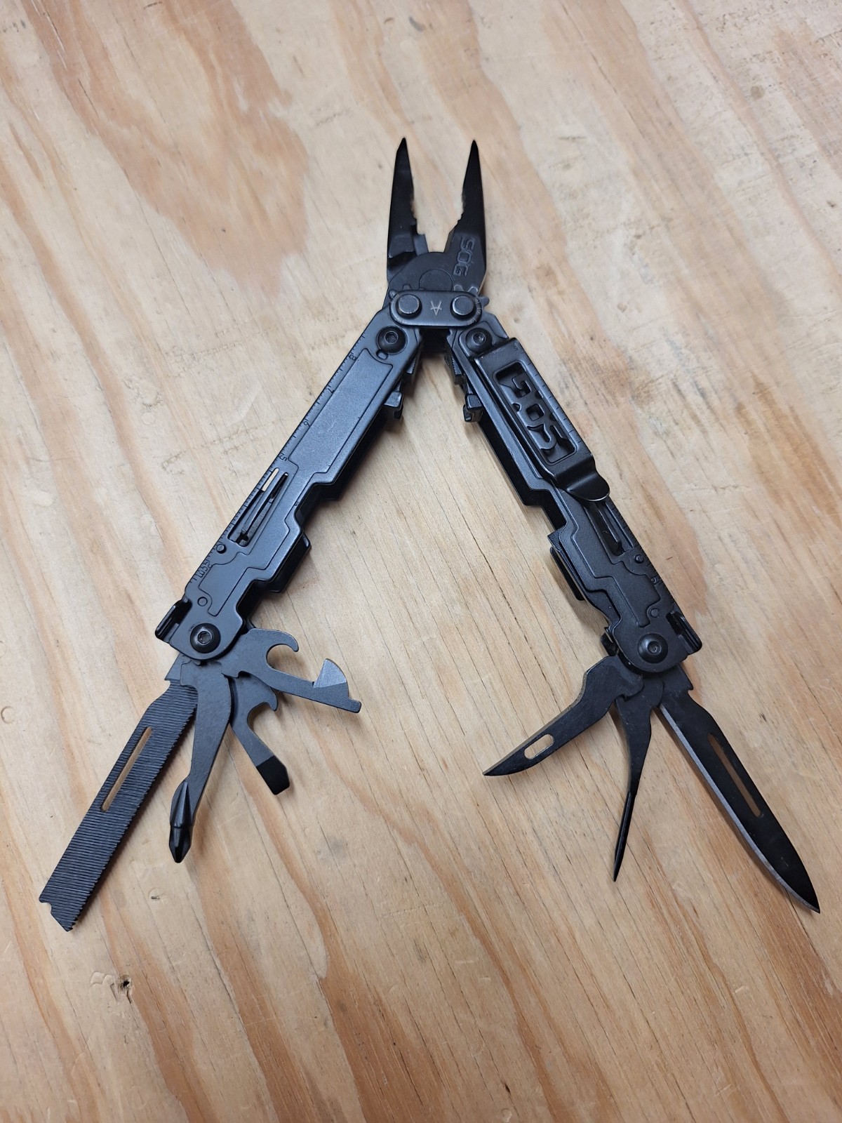 SOG Power Access Multitool Black