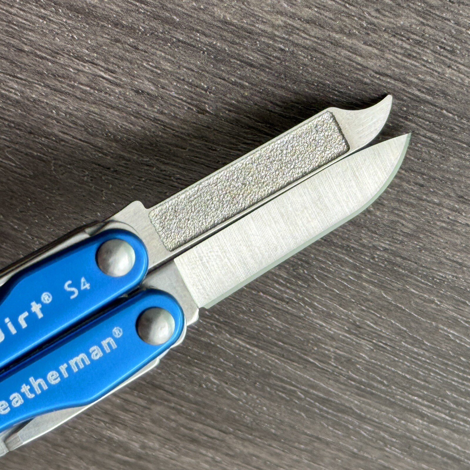 Leatherman Squirt S4 Glacier Blue Small Keychain Multitool Squirt S4 Blue