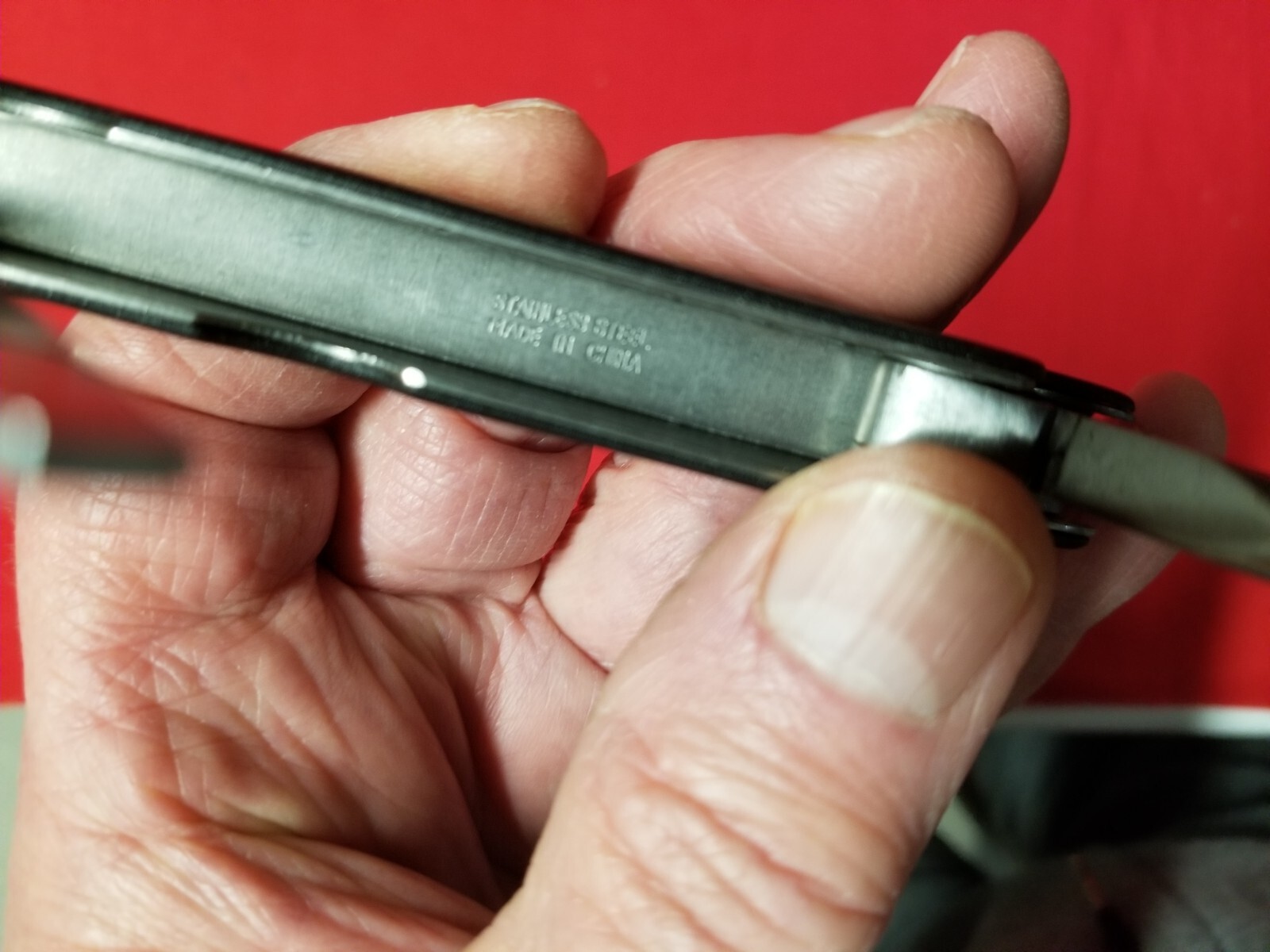 Multi-Tool 9 Function Knife, Screwdriver Tool.