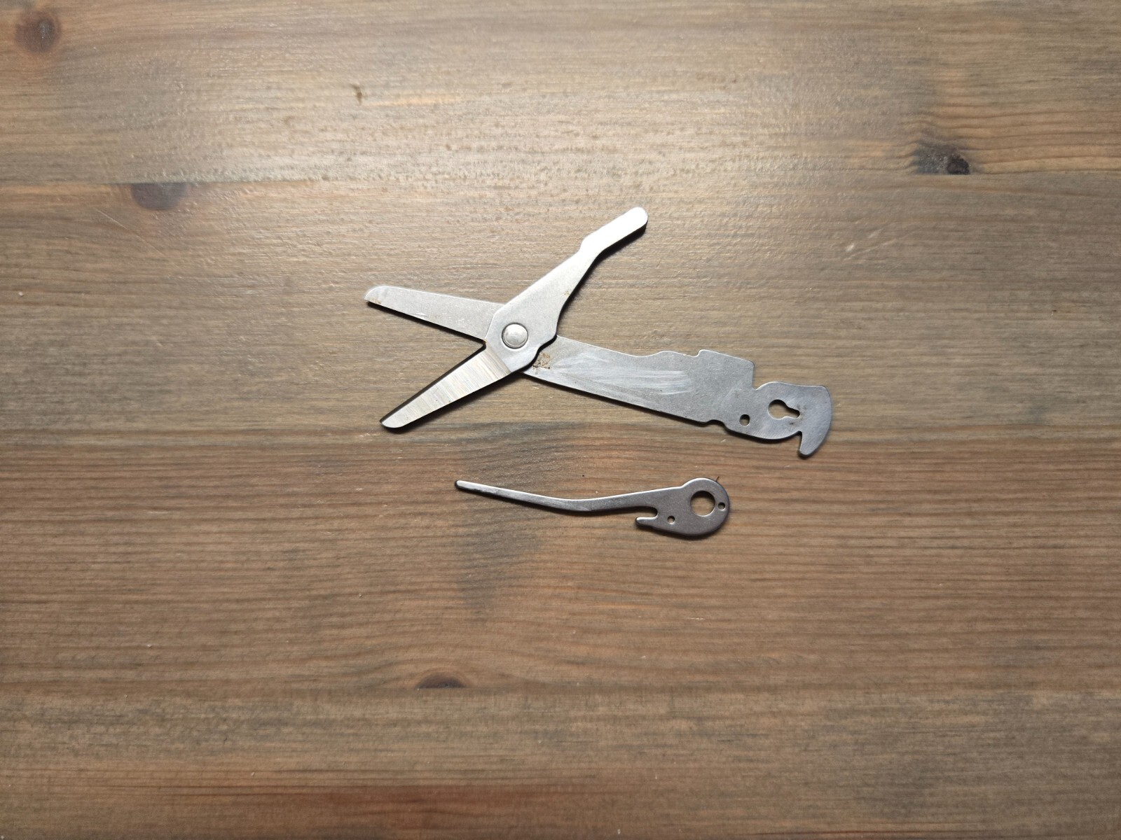 Used Leatherman Free P2 Multitool parts for modding or repair