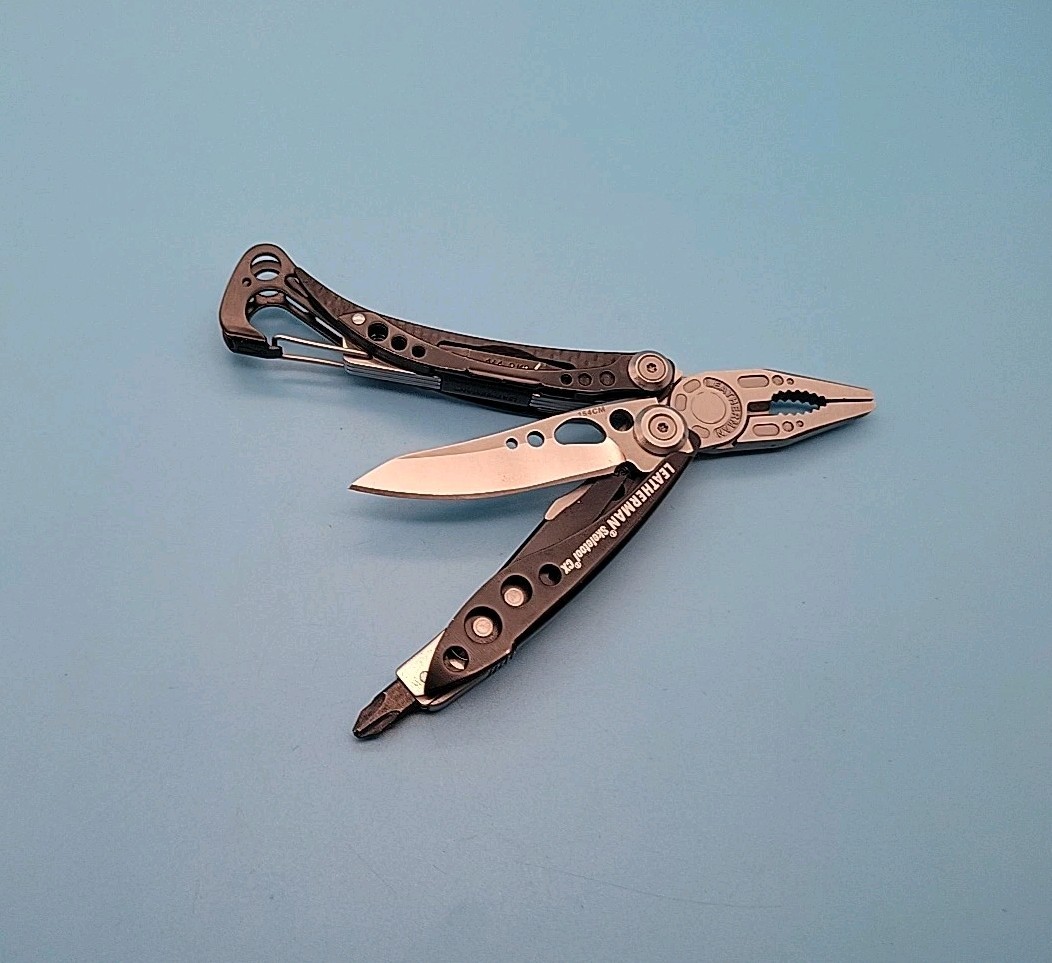 Leatherman Skeletool CX Multi-Tool – Plain Edge 154CM Blade – Driver Bits