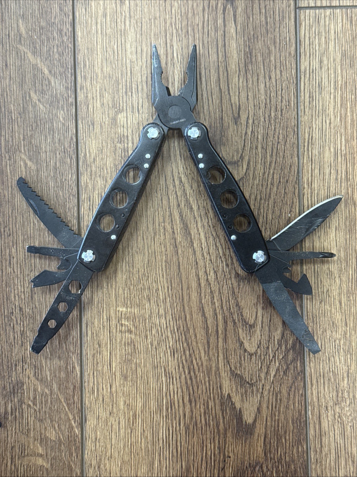 Used Smith & Wesson 16 Function Multi-Tool Black Knife