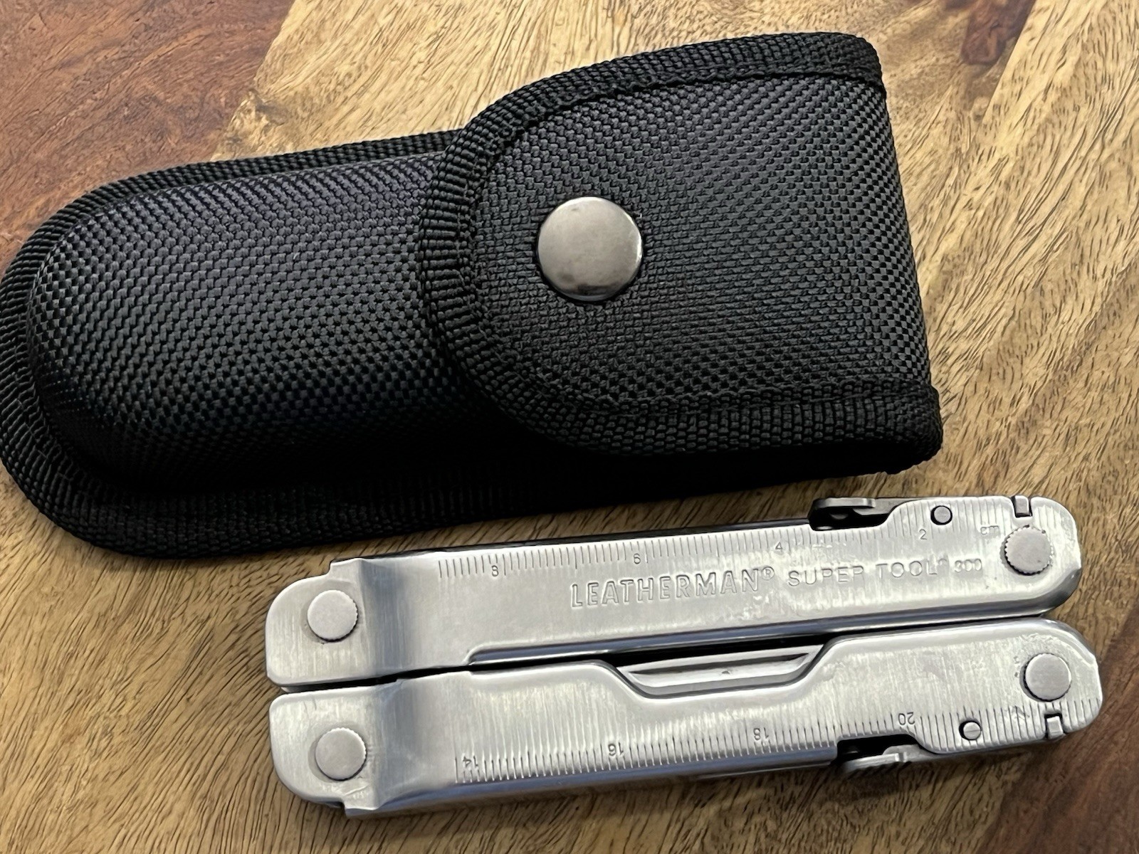 Leatherman Super Tool 300 Multitool w/Beautiful Sheath