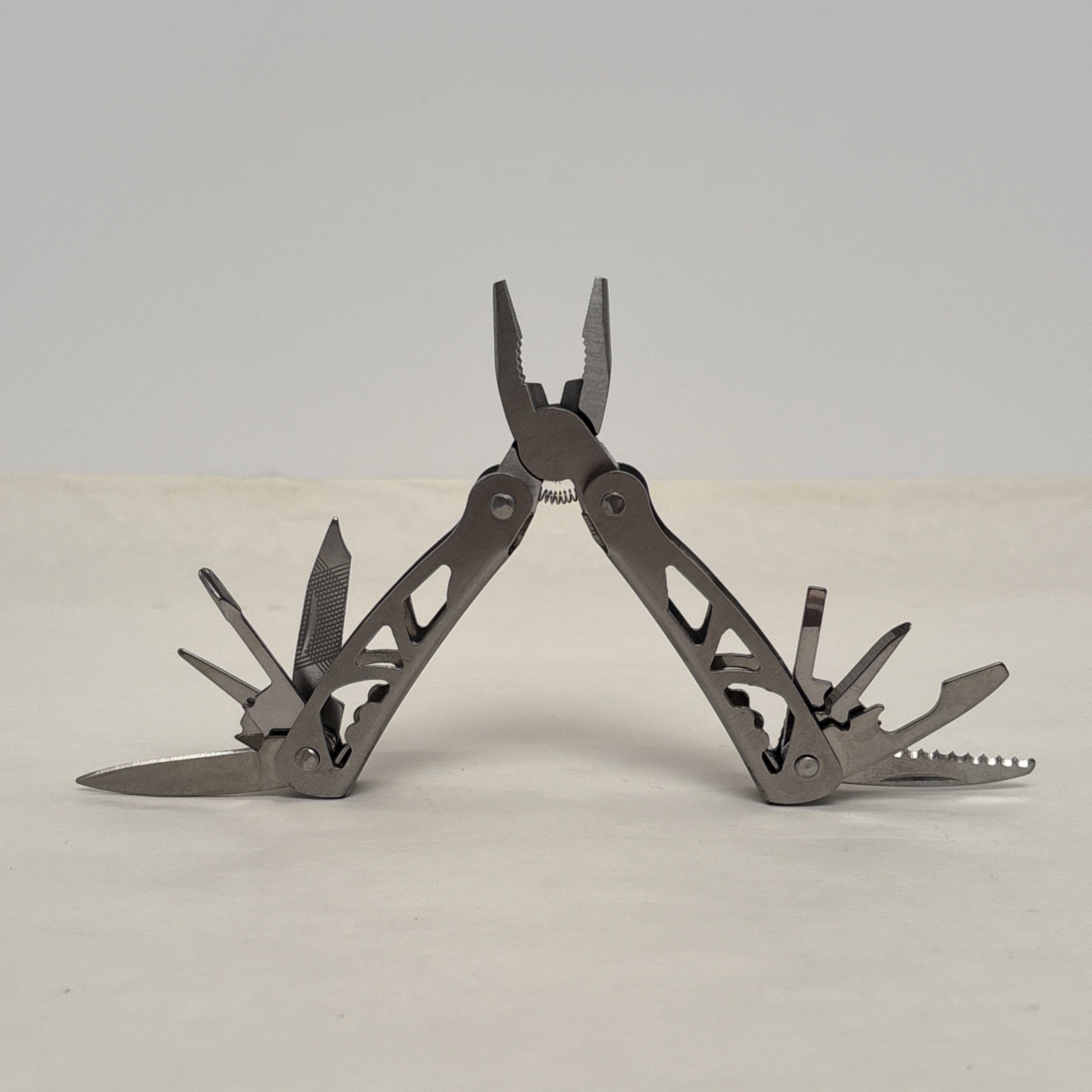 Steel Plier Multi-Tool 10 in 1 Unbranded Silver Hunt Camp Fish Car Boat Tool box